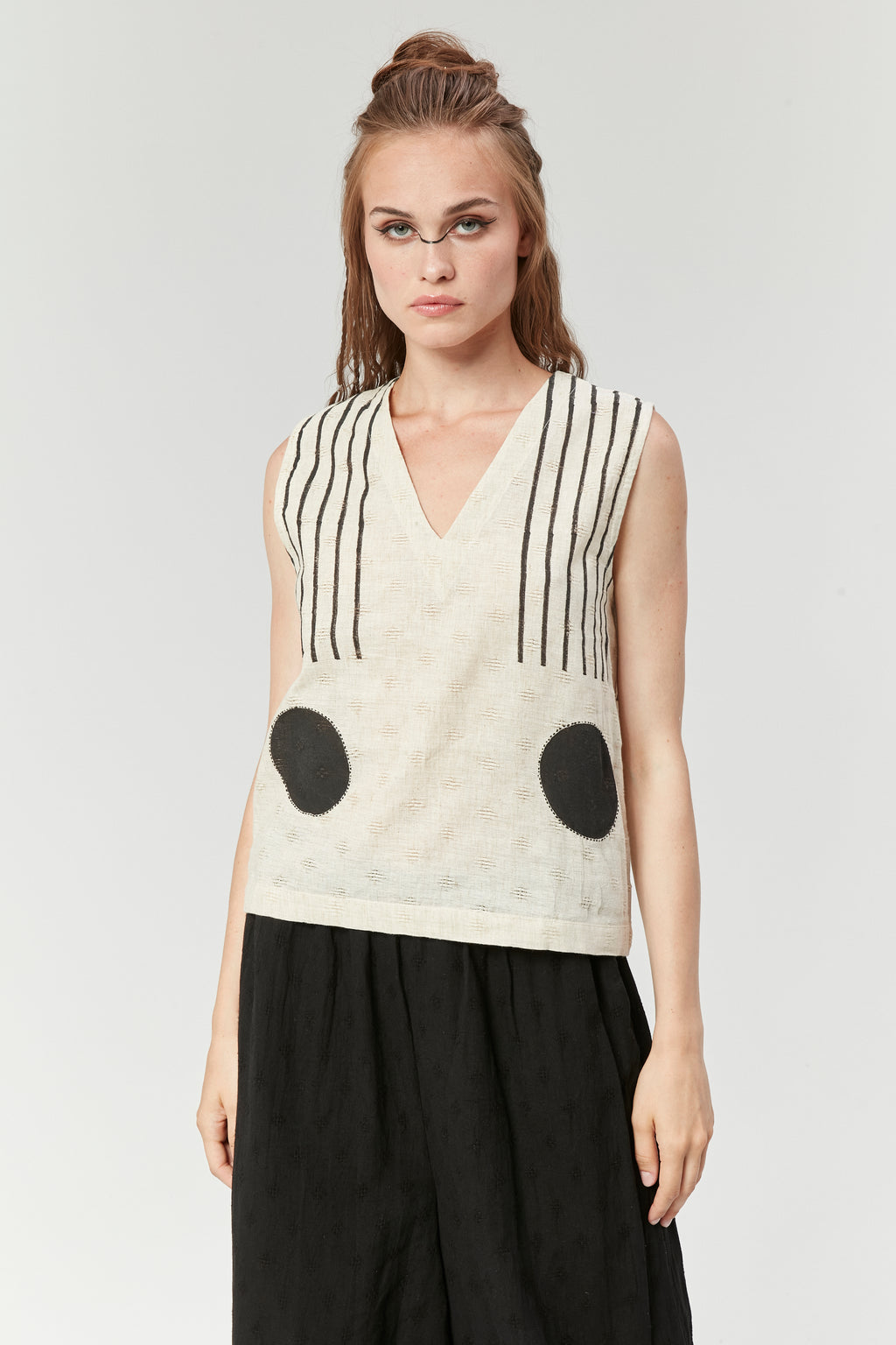 Sustainable fashion brand featuring handwoven, block printed clothing