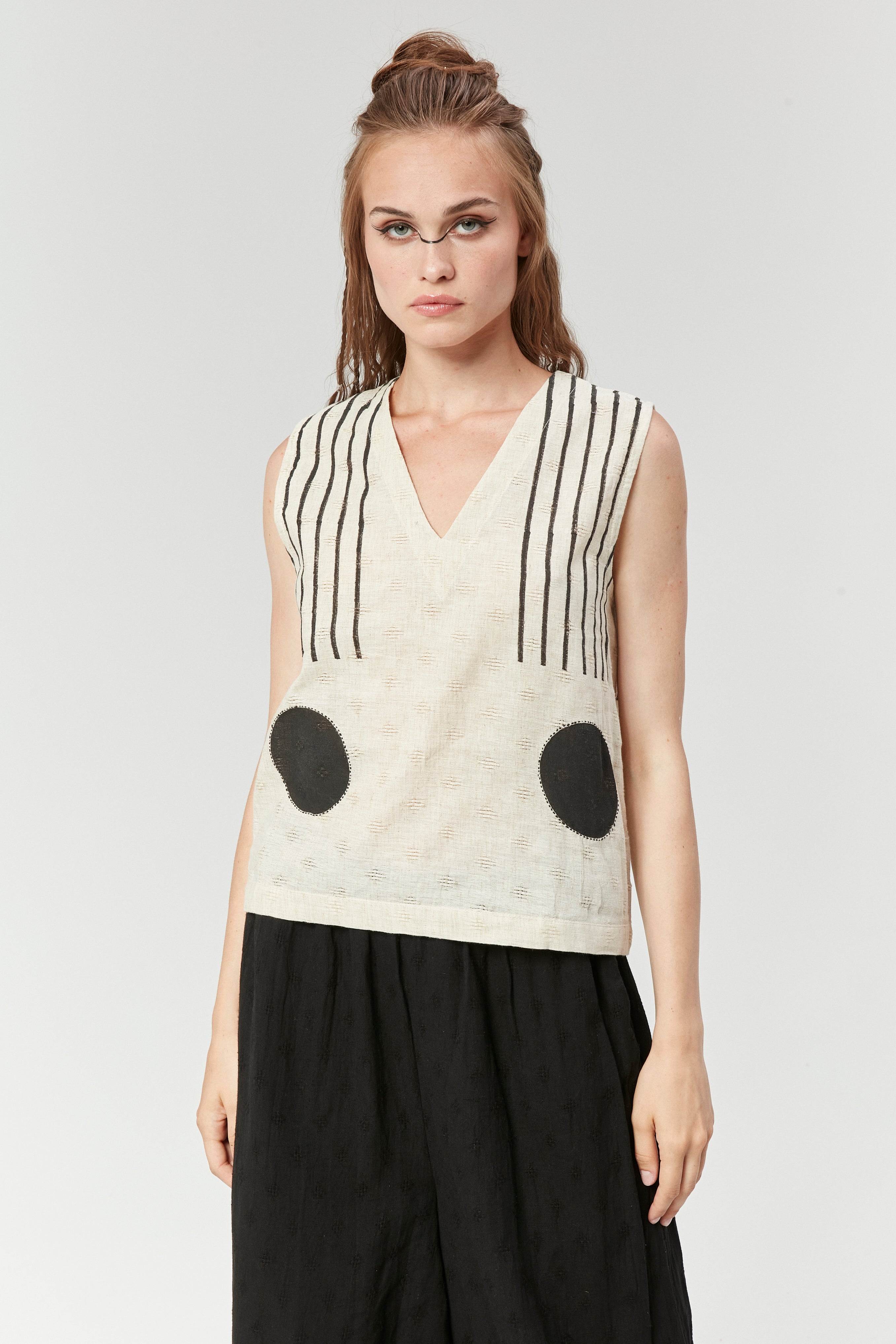 Sustainable fashion brand featuring handwoven, block printed clothing