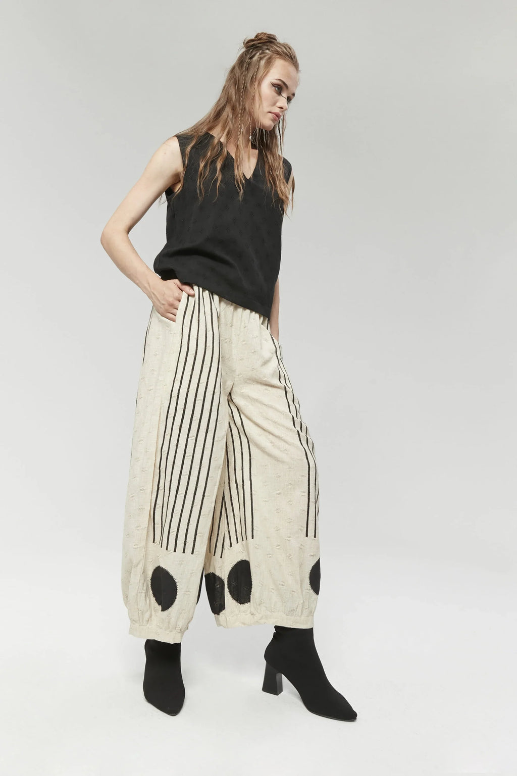 Black Madrid Set in handwoven Dobby Cotton by White Canvas - Image 2