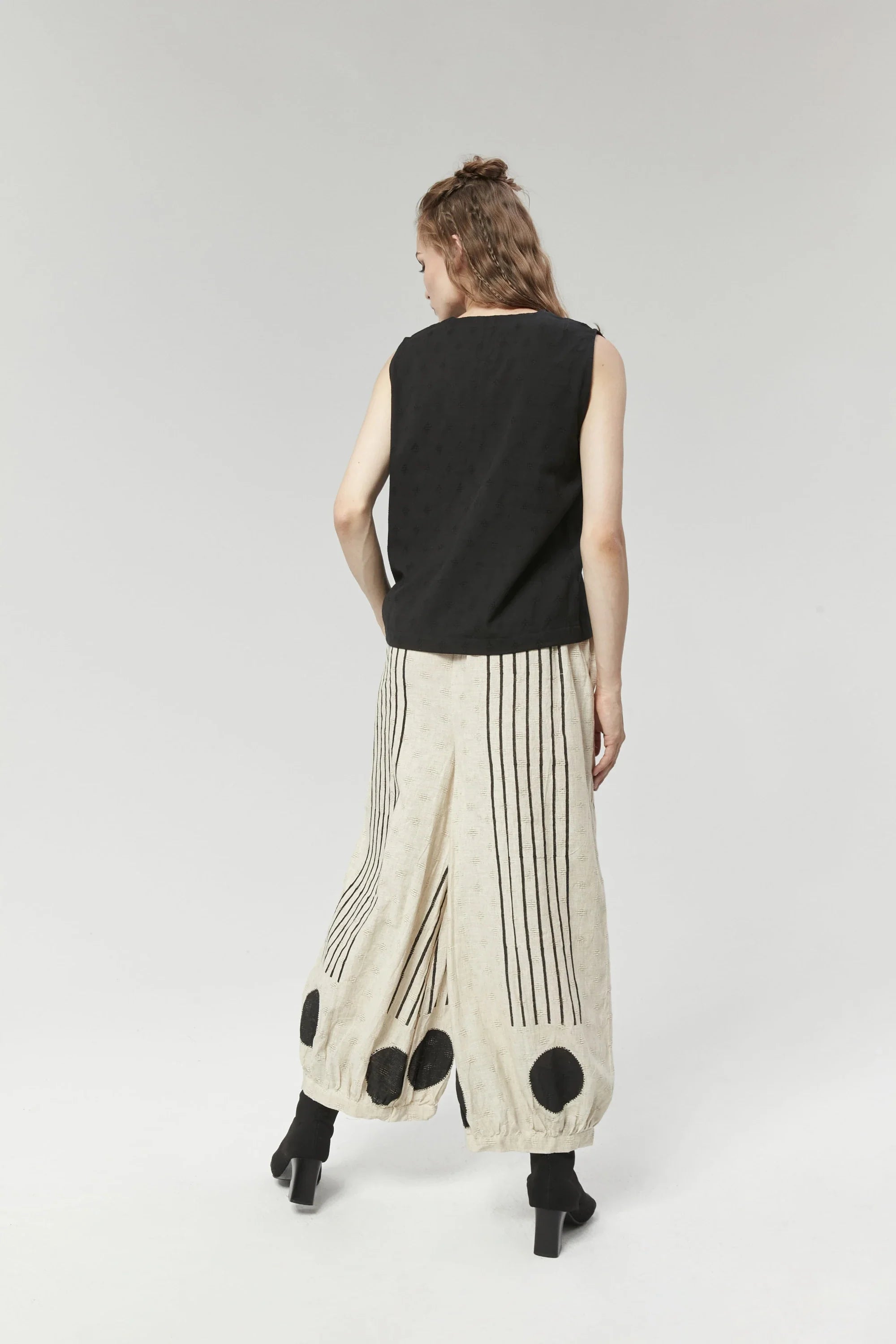 Black Madrid Set in handwoven Dobby Cotton by White Canvas - Image 3