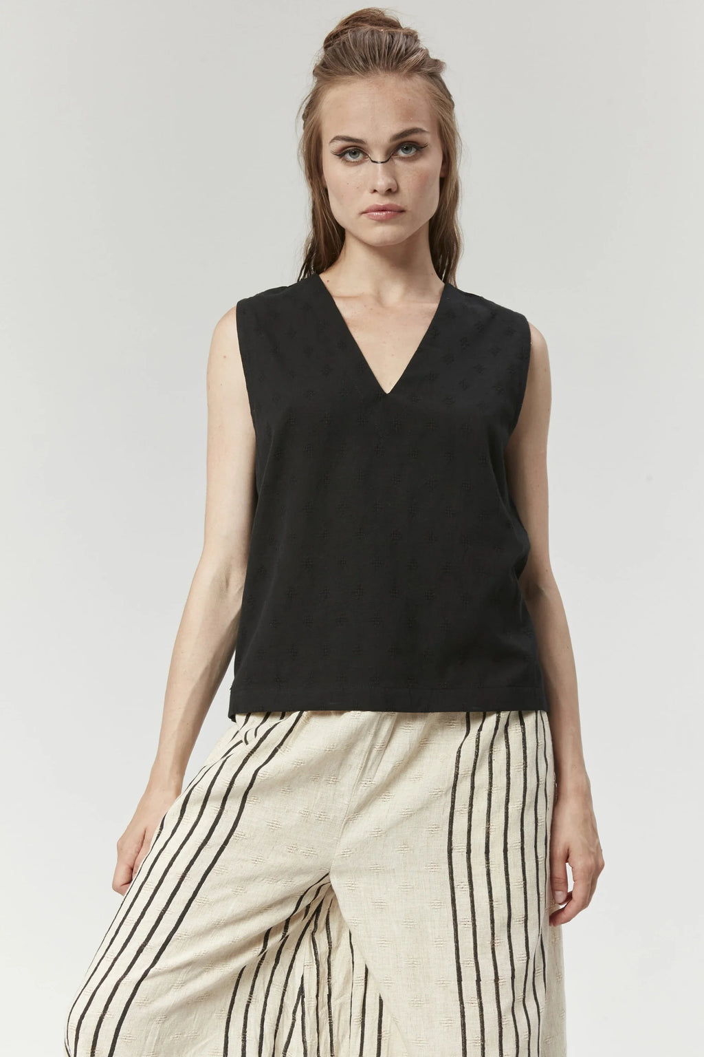 Black Madrid Set in handwoven Dobby Cotton by White Canvas - Image 4