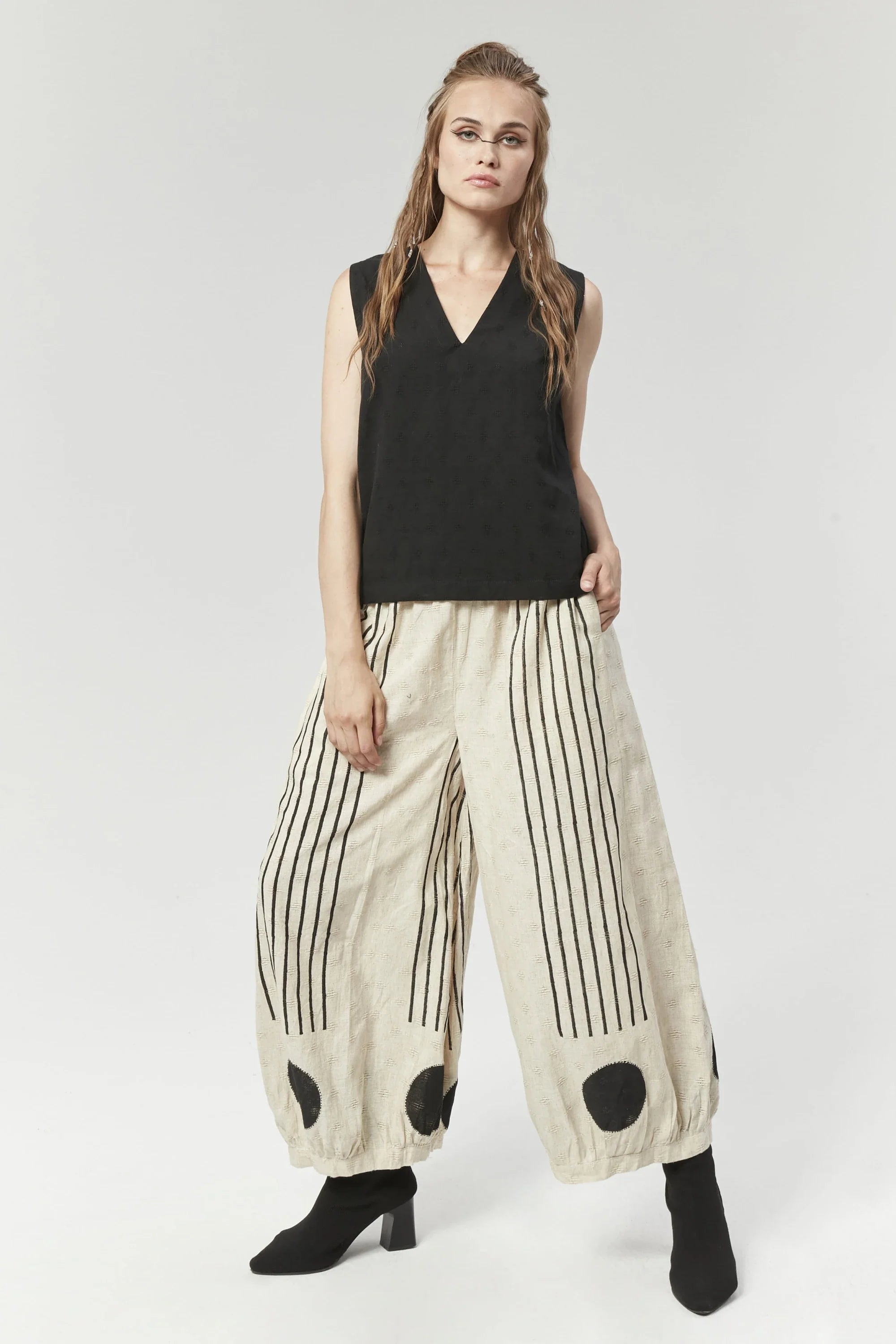 Black Madrid Set in handwoven Dobby Cotton by White Canvas - Image 8