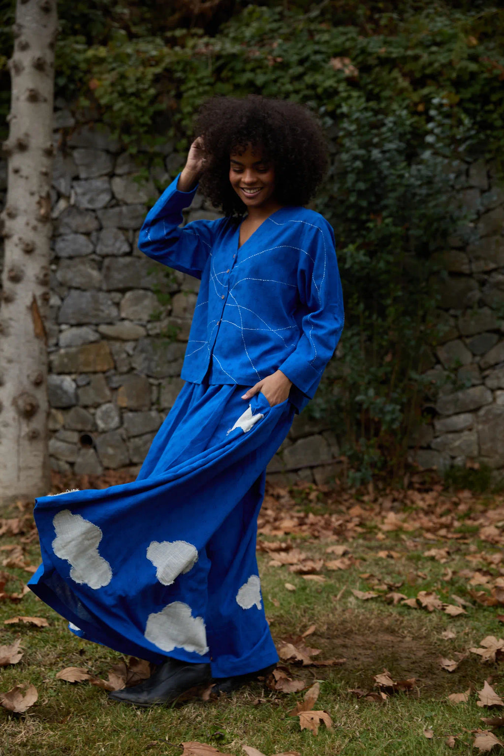 White Canvas Cloud Glimpse Set in blue handwoven dobby cotton with applique work and Kantha stitching, close-up product view