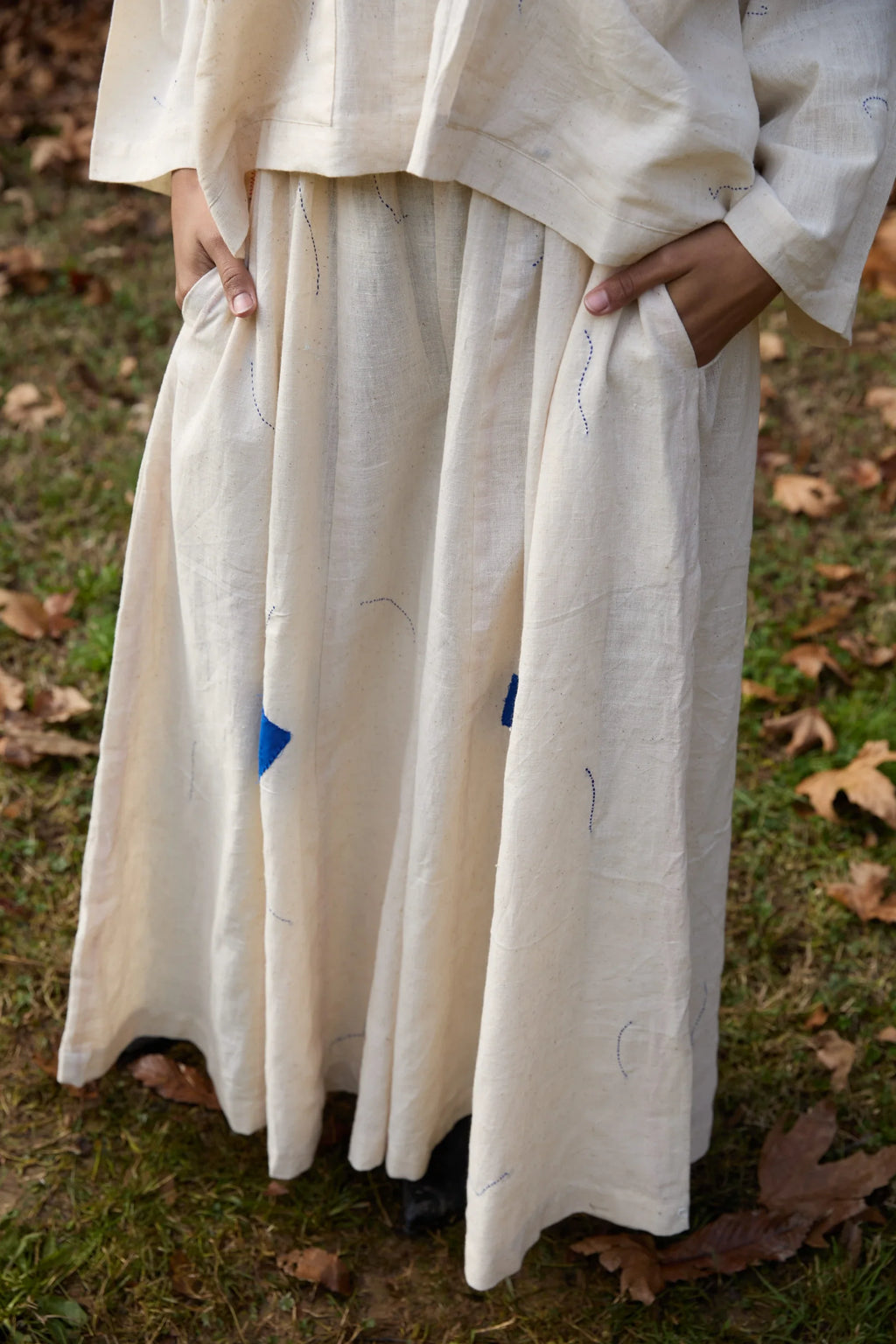 Blue Kite Set in handwoven Heavy Kala Cotton by White Canvas - Image 9