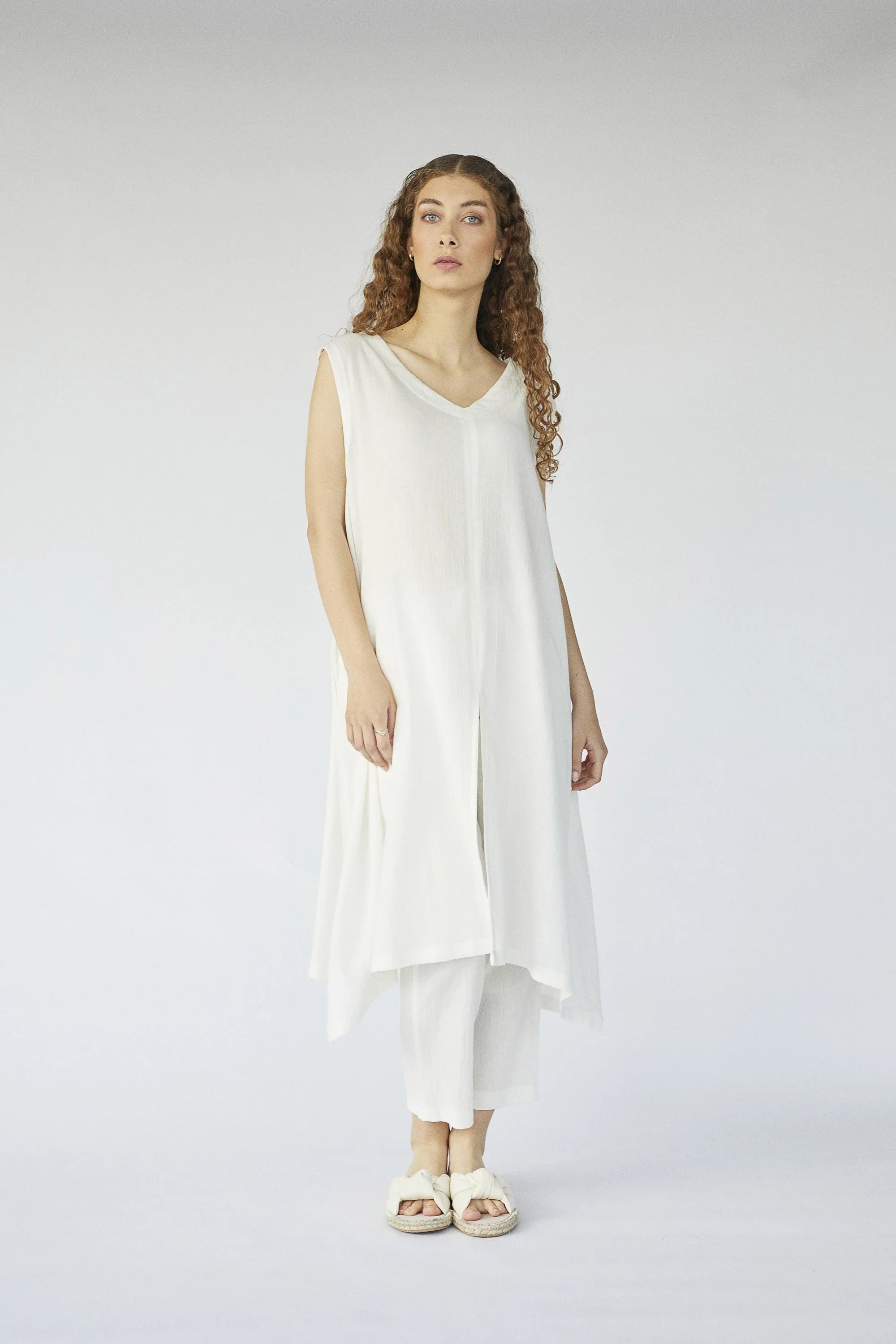 White Capricorn Set in organic & Handwoven Shile by White Canvas - Image 1