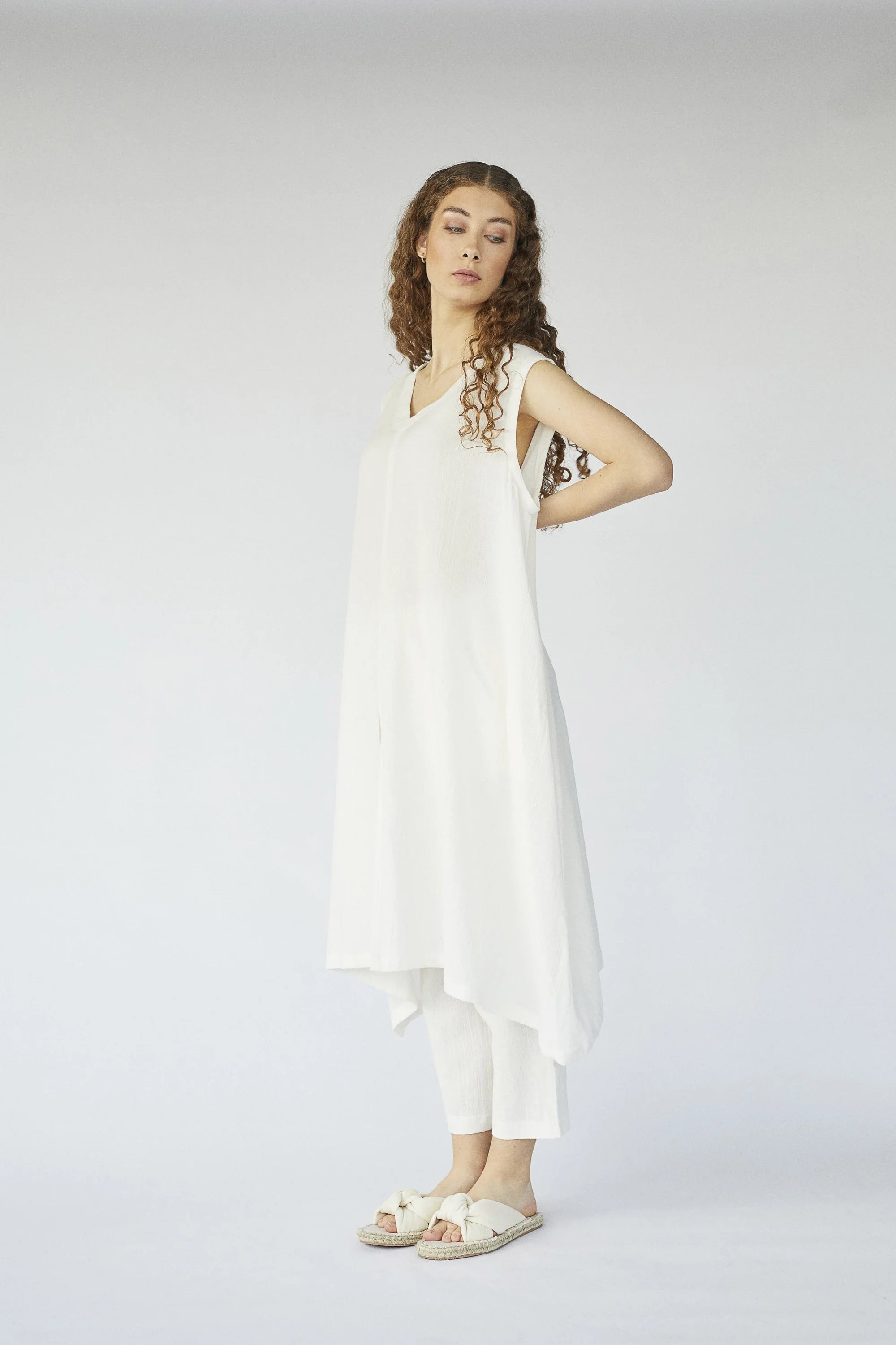 White Capricorn Set in organic & Handwoven Shile by White Canvas - Image 2