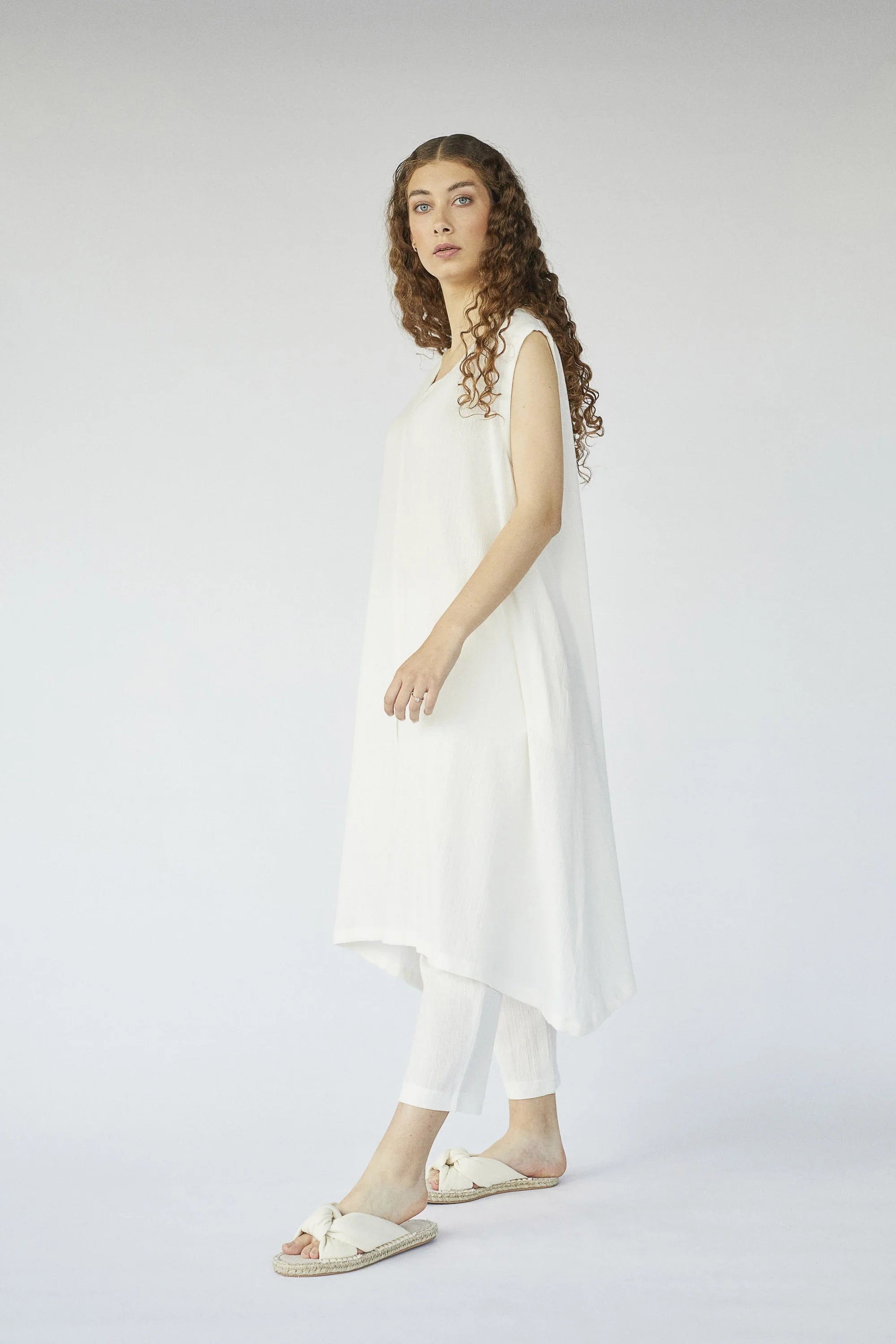 White Capricorn Set in organic & Handwoven Shile by White Canvas - Image 3