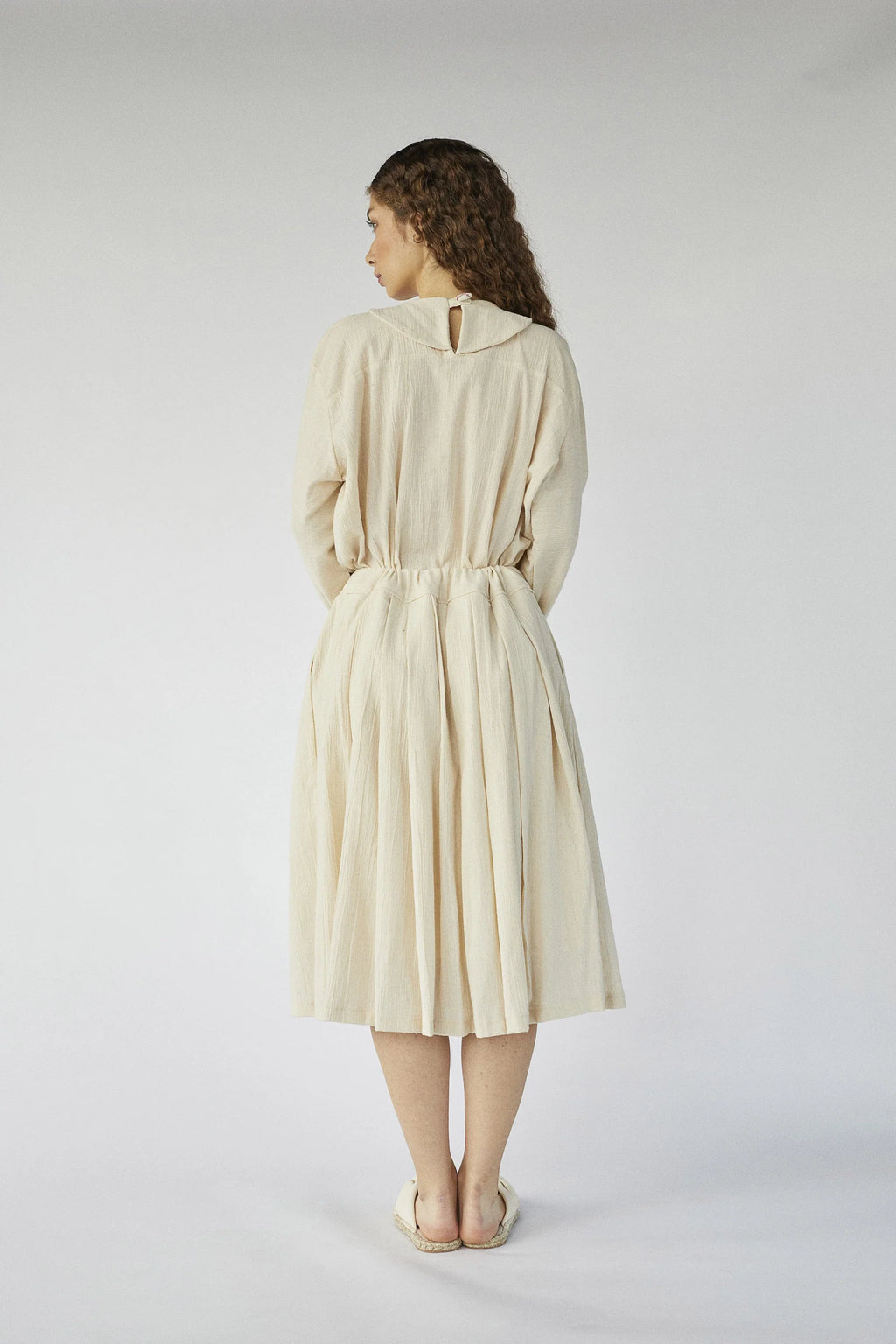 Cream Libra Set in organic & Handwoven Shile by White Canvas - Image 4