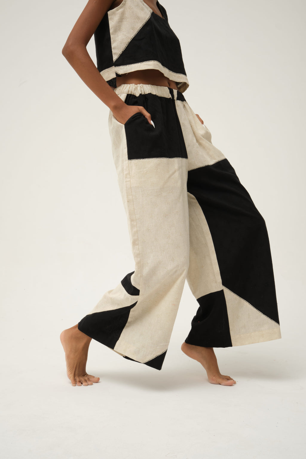 Black Woodpecker Set in handwoven Dobby Cotton by White Canvas - Image 4