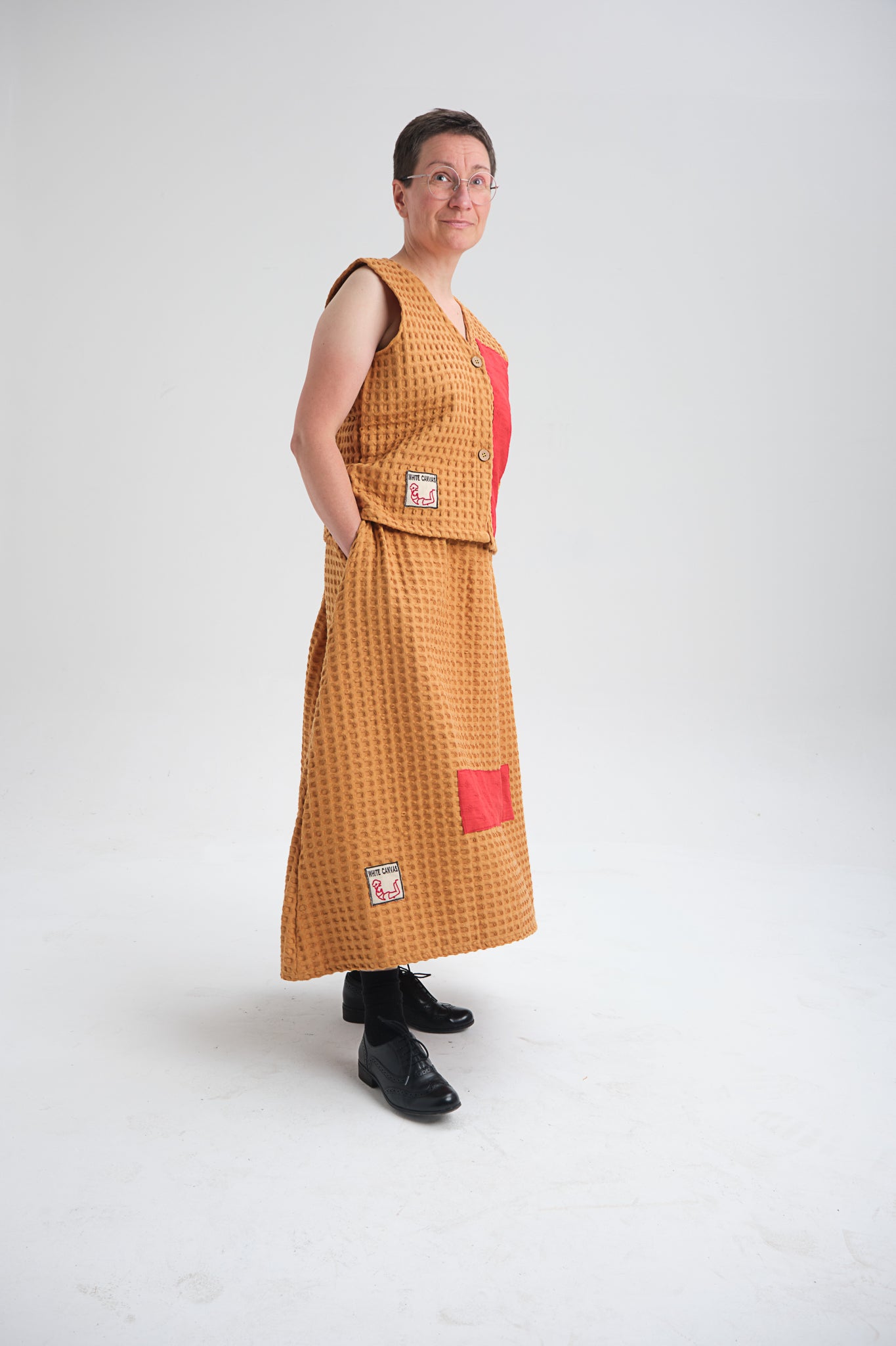 Handmade dress in Istanbul – ethically crafted from breathable cotton fabric. A timeless, sustainable fashion piece with artisanal stitching, perfect for travelers and fashion lovers visiting Turkey