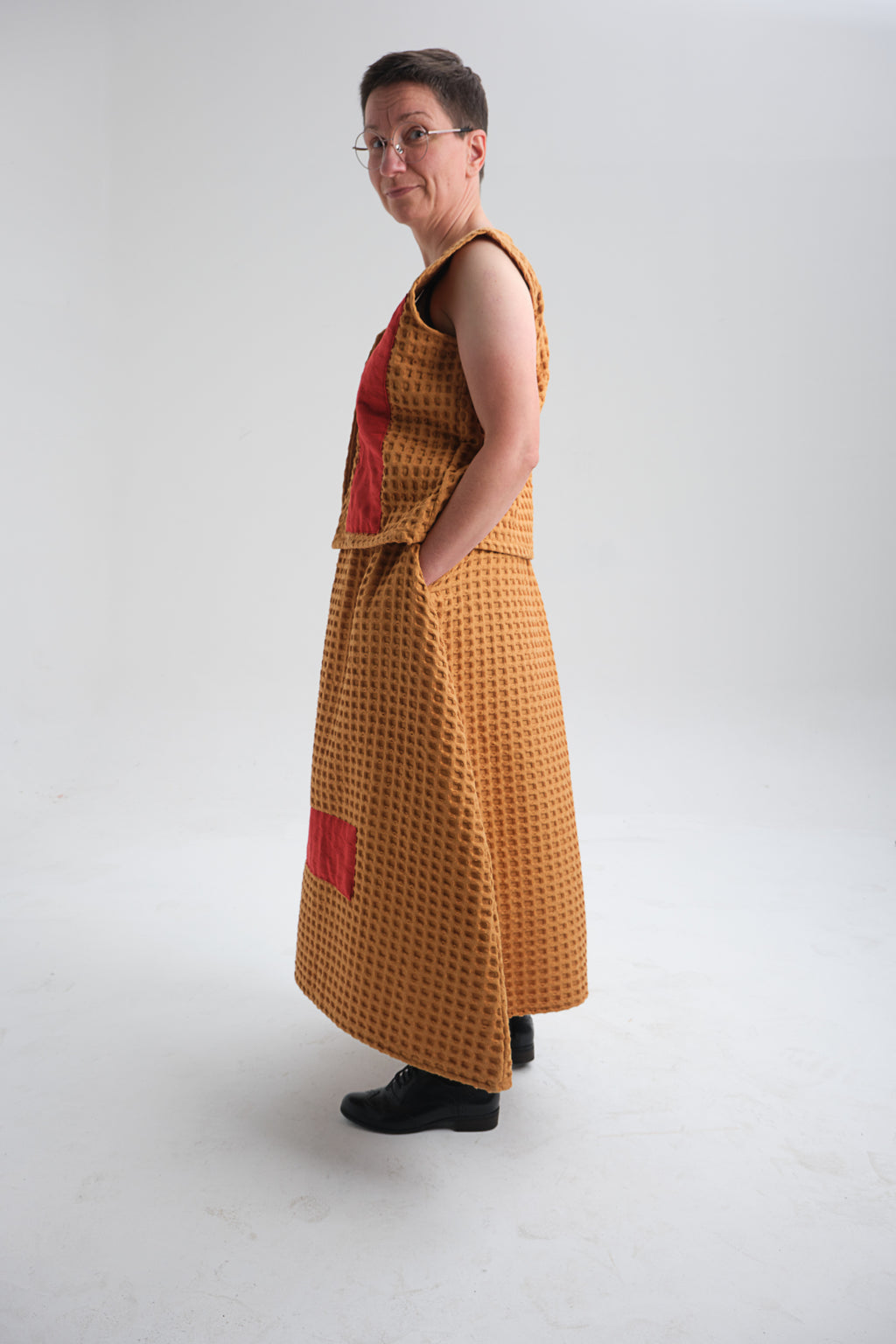 Handmade dress in Istanbul – ethically crafted from breathable cotton fabric. A timeless, sustainable fashion piece with artisanal stitching, perfect for travelers and fashion lovers visiting Turkey