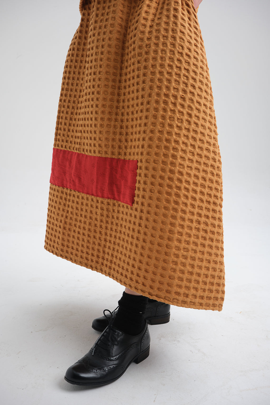 Handmade dress in Istanbul – ethically crafted from breathable cotton fabric. A timeless, sustainable fashion piece with artisanal stitching, perfect for travelers and fashion lovers visiting Turkey