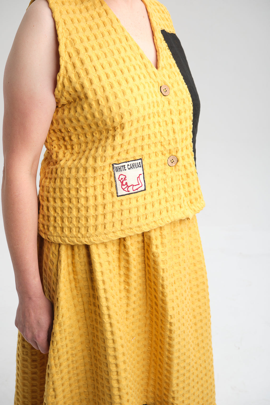 Handmade yellow dress in Istanbul – ethically crafted from breathable cotton fabric. A timeless, sustainable fashion piece with artisanal stitching, perfect for travelers and fashion lovers visiting Turkey