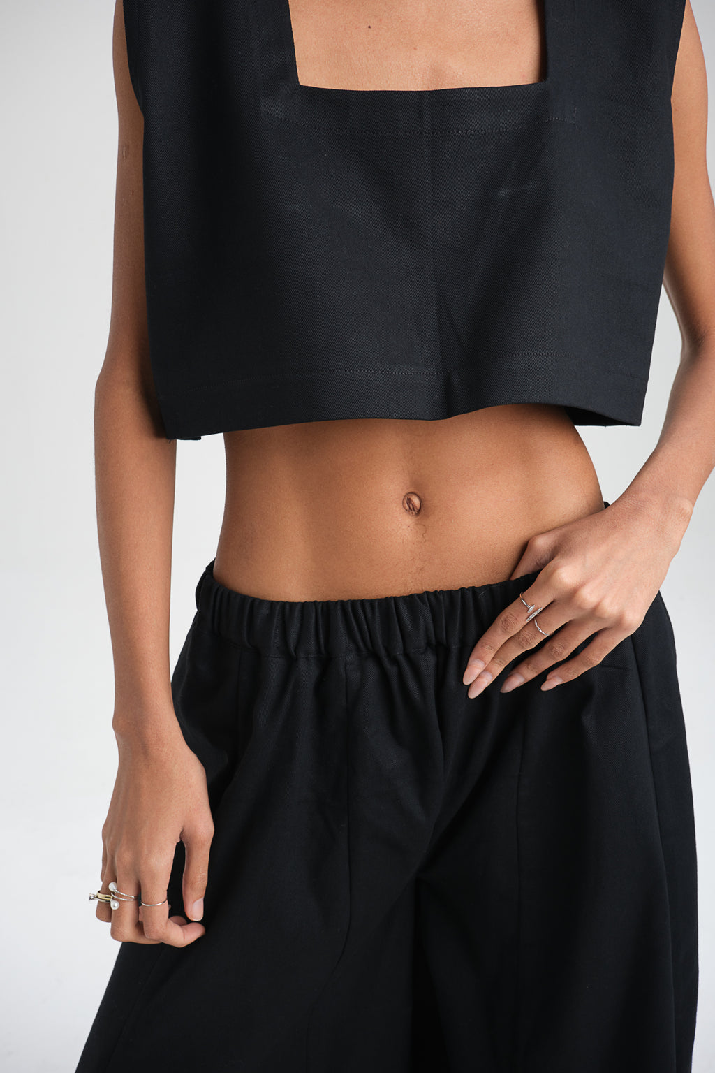 Handmade pants in Istanbul – ethically crafted from breathable cotton fabric. A timeless, sustainable fashion piece with artisanal stitching, perfect for travelers and fashion lovers visiting Turkey