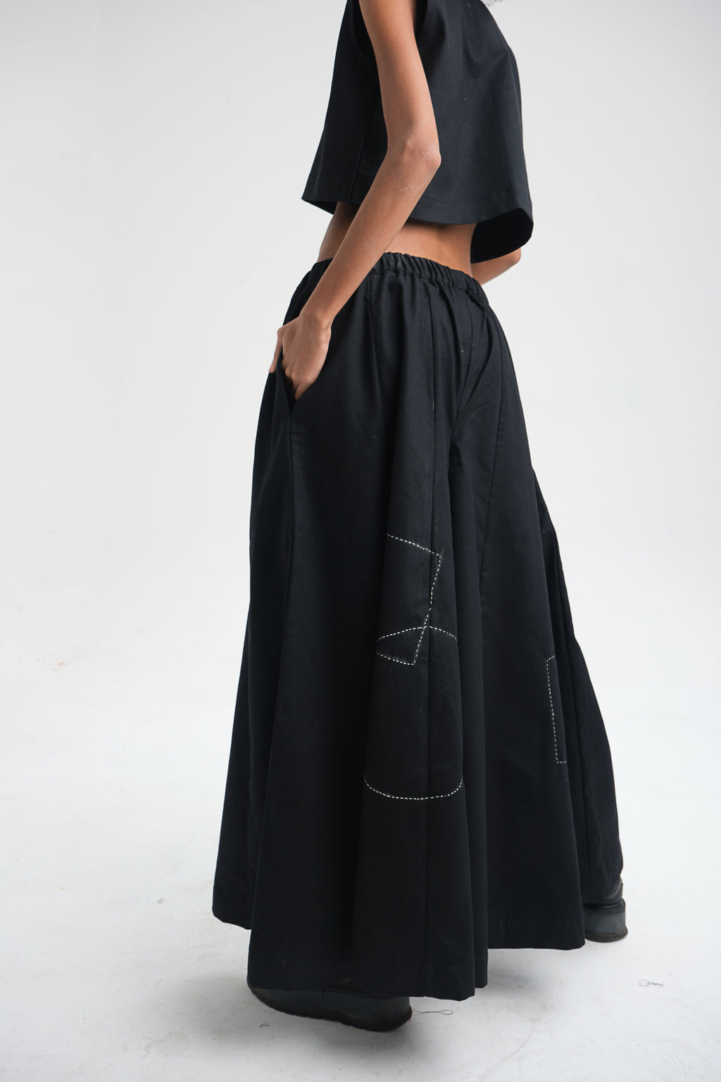 Handmade pants in Istanbul – ethically crafted from breathable cotton fabric. A timeless, sustainable fashion piece with artisanal stitching, perfect for travelers and fashion lovers visiting Turkey