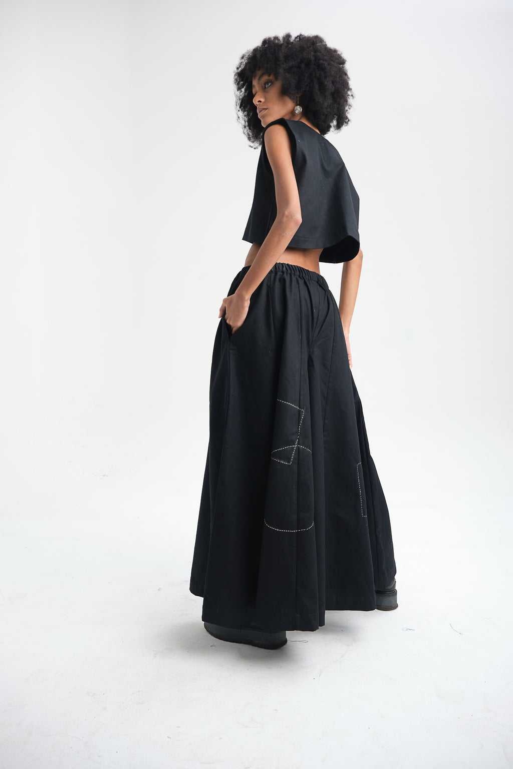 Handmade pants in Istanbul – ethically crafted from breathable cotton fabric. A timeless, sustainable fashion piece with artisanal stitching, perfect for travelers and fashion lovers visiting Turkey