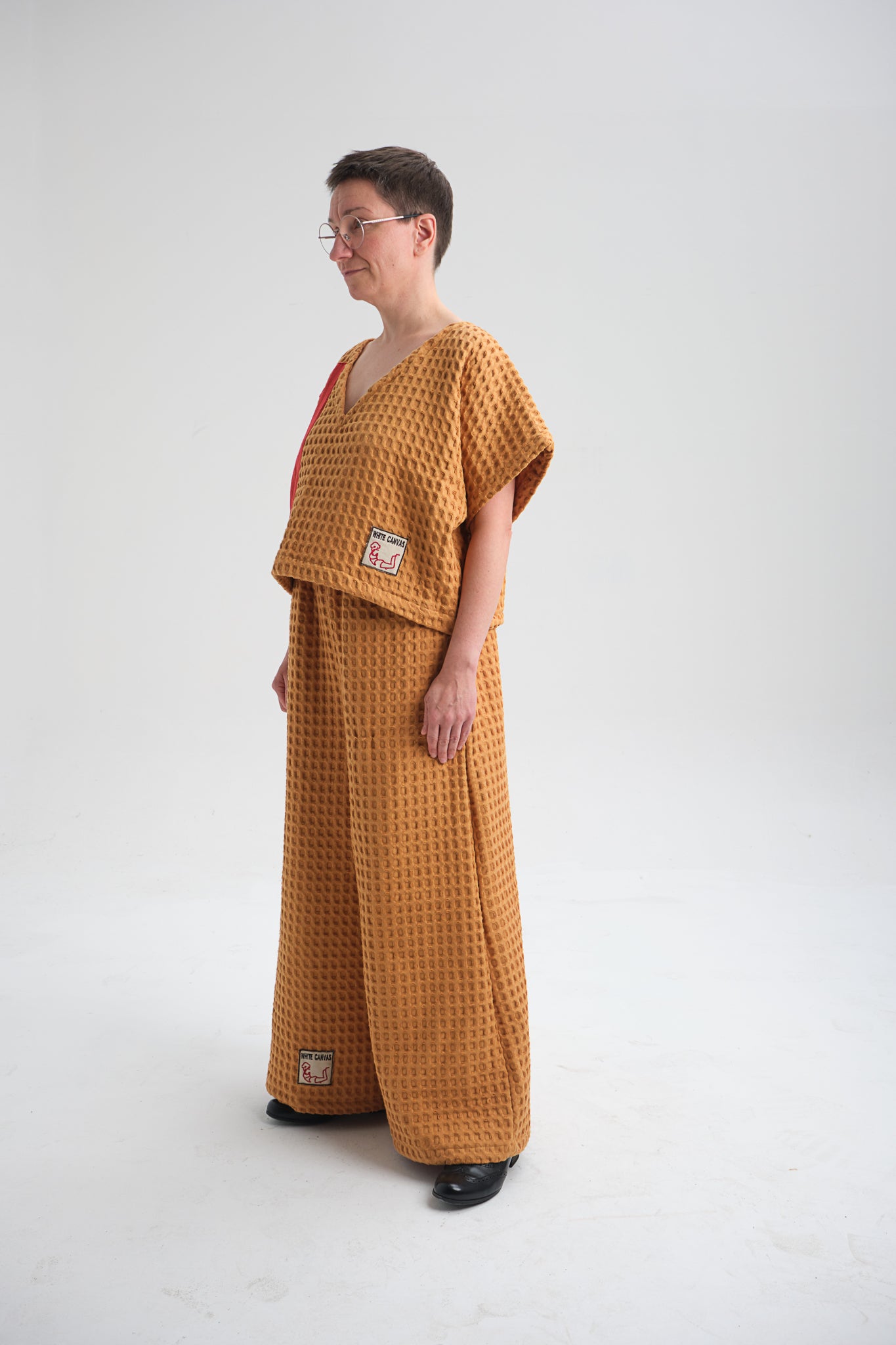 best blouse for red skirt