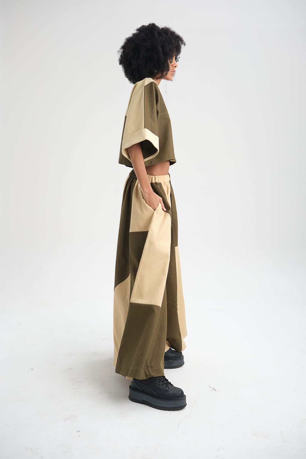 Handmade cotton canvas top in Istanbul – soft, stylish, and perfect for modern sustainable fashion. Ethically crafted, ideal for tourists and shoppers in Turkey.