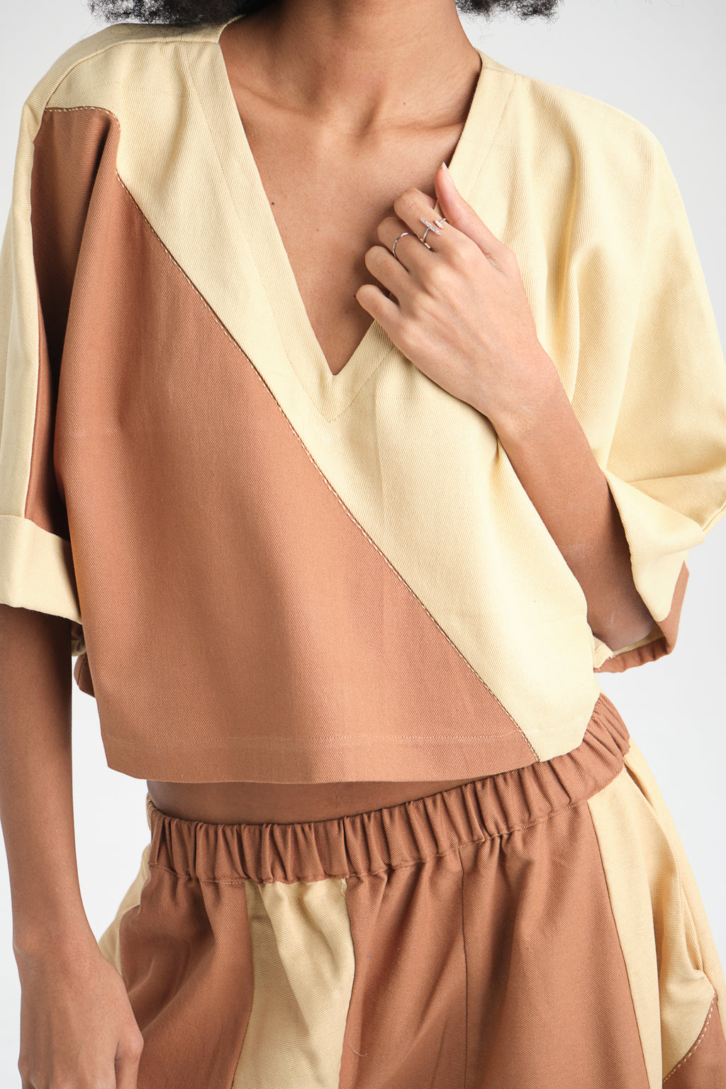 Handmade cotton canvas top in Istanbul – soft, stylish, and perfect for modern sustainable fashion. Ethically crafted, ideal for tourists and shoppers in Turkey.